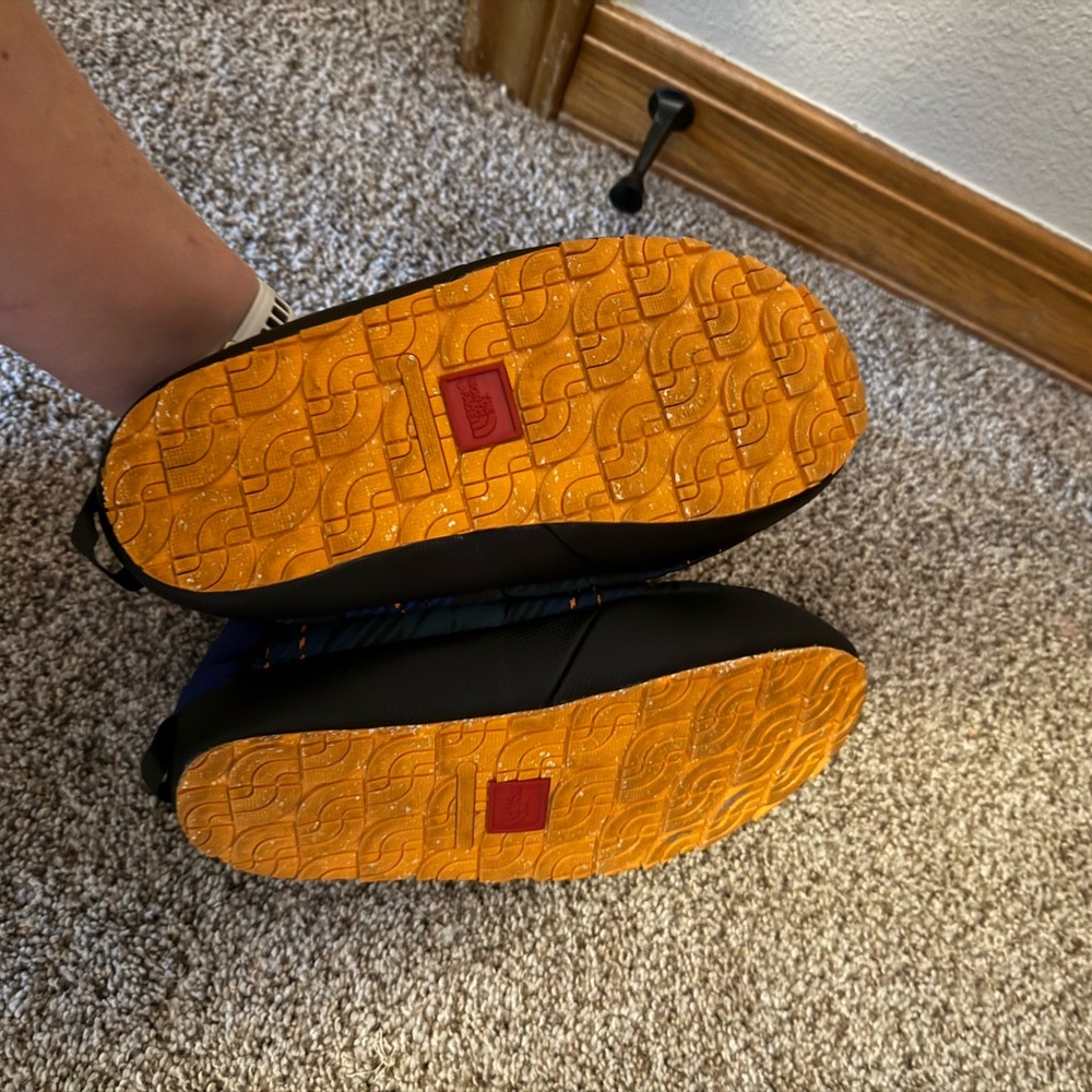 The North Face Thermoball Traction Booties sz 5 - Picture 5 of 5